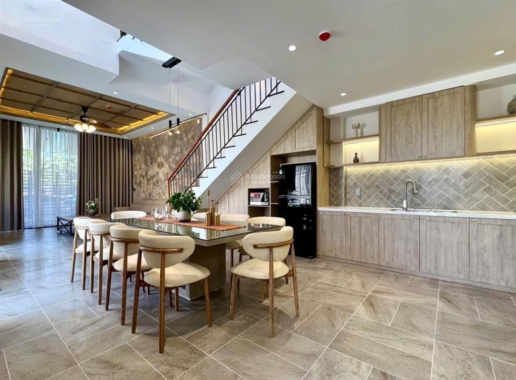 Villa 6 phòng full nội thất cao cấp, có hồ bơi cực đẹp