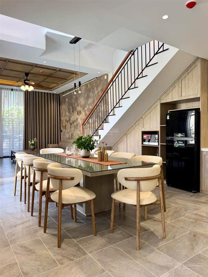 Villa 6 phòng full nội thất cao cấp, có hồ bơi cực đẹp