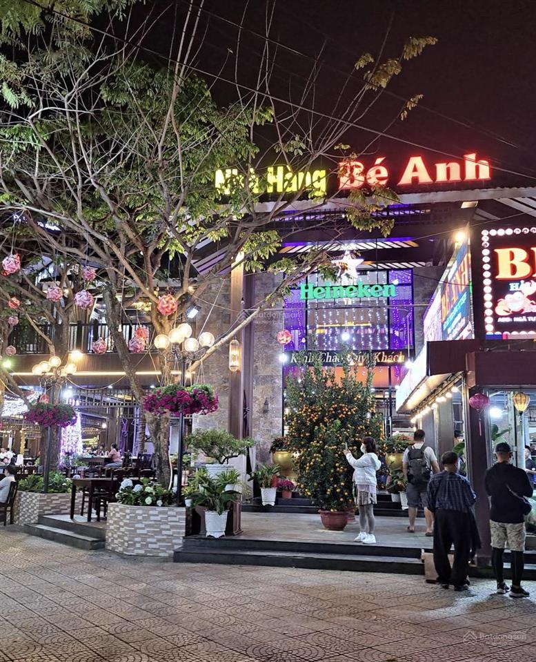 Nhà 3 tầng lô góc 2 mt hồ nghinh ngang 30m cực đẹp, vị trí đẹp đắc địa sát biển