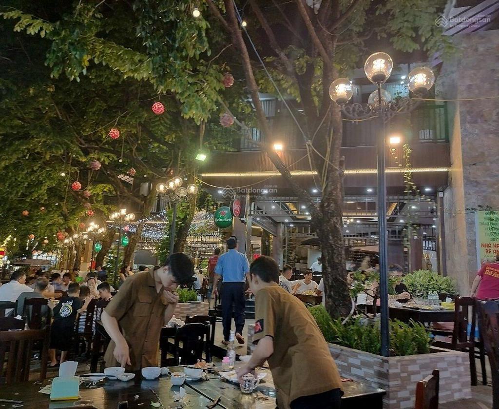 Nhà 3 tầng lô góc 2 mt hồ nghinh ngang 30m cực đẹp, vị trí đẹp đắc địa sát biển