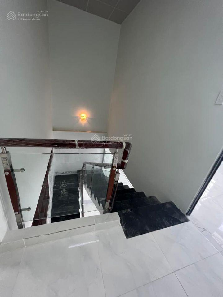 Bán nhà 1 trệt 1 lầu, 2 pn, 2 wc, ngay sát nhựa cây dương, 5x12(60m2),giá tốt 1ty4, đường bê tông.