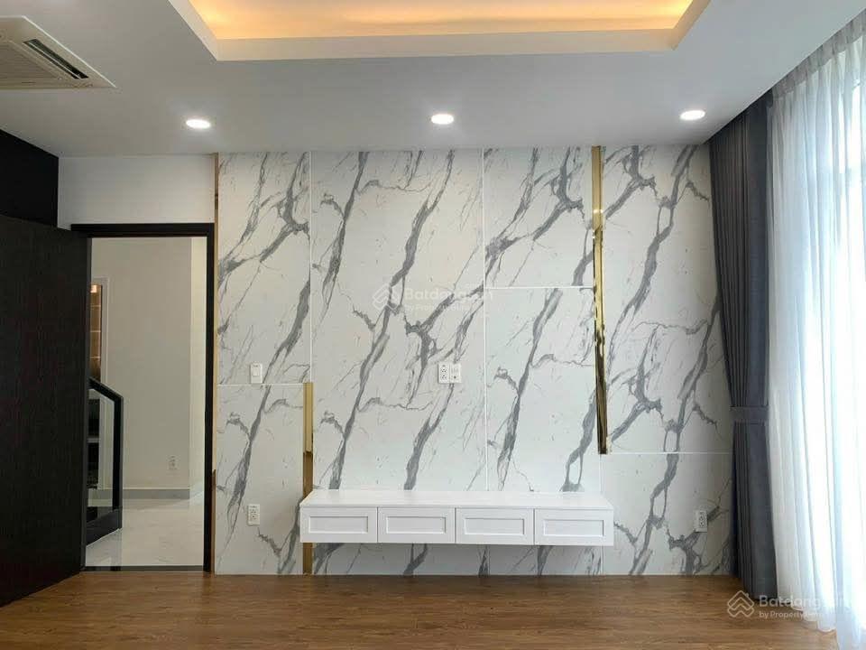 Bán sân vườn groundhouse happy valley 240m2. giá 23,8 tỷ. 