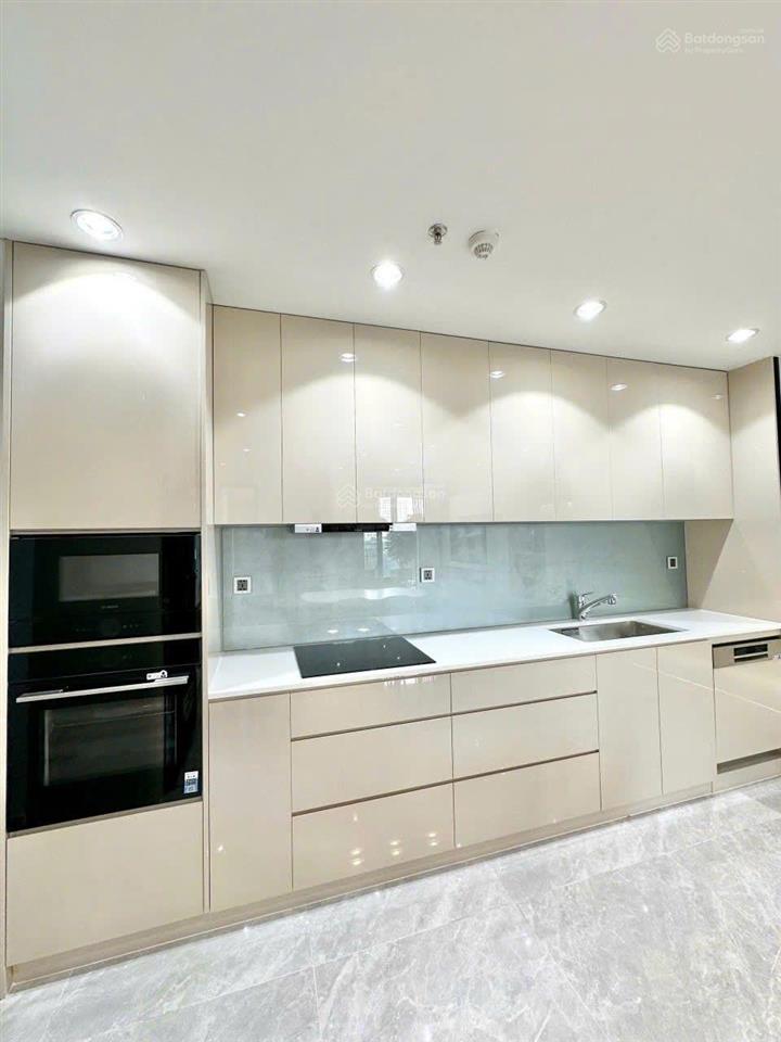 Bán midtown m8 the peak 3 phòng ngủ nội thất mới. 17,5 tỷ net.
 0907 904 *** em loan