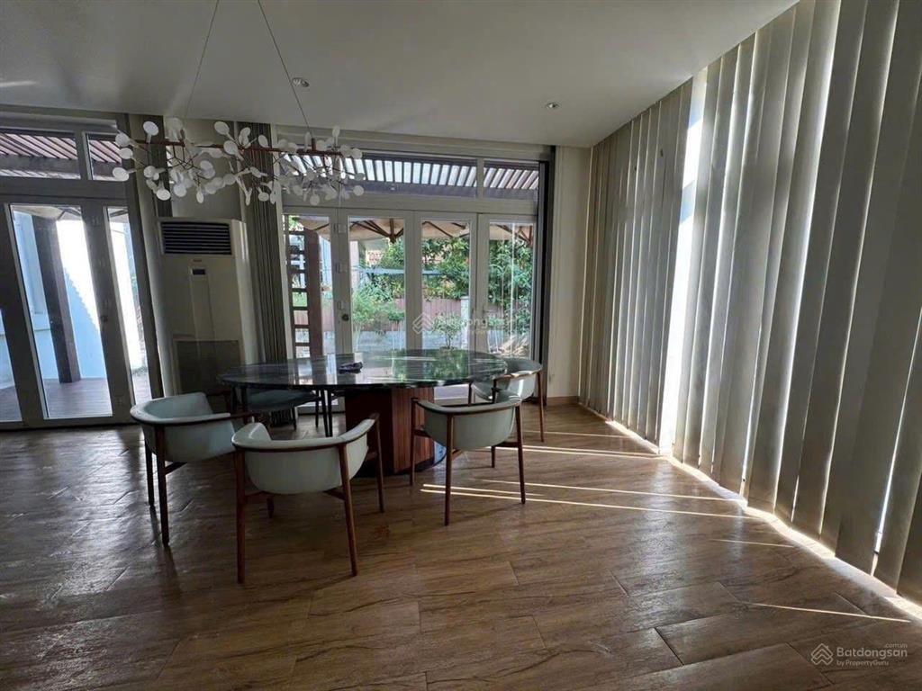 Bán biệt thự phú mỹ hưng đường lớn view công viên.  loan trương 0907 904 ***