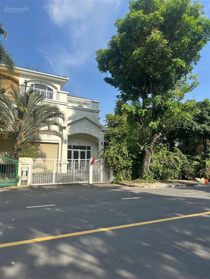 Bán biệt thự phú mỹ hưng đường lớn view công viên.  loan trương 0907 904 ***