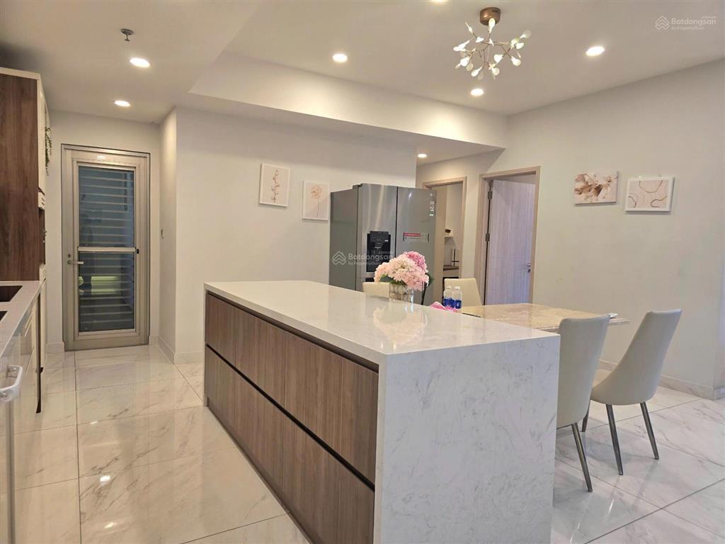 Bán căn hộ midtown 3 phòng ngủ, view sông, giá 15.5 tỷ.  0907 904 *** (zalo, viber)