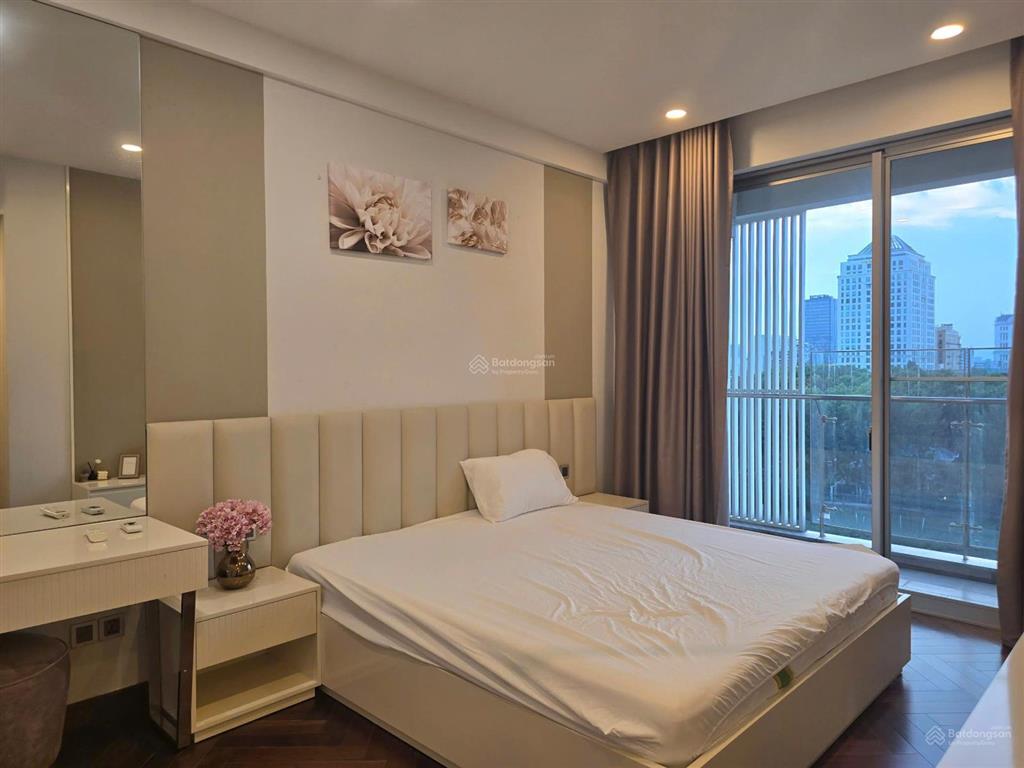 Bán căn hộ midtown 3 phòng ngủ, view sông, giá 15.5 tỷ.  0907 904 *** (zalo, viber)