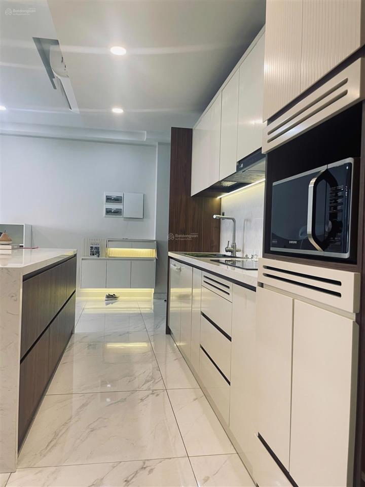 Bán căn hộ midtown 3 phòng ngủ, view sông, giá 15.5 tỷ.  0907 904 *** (zalo, viber)