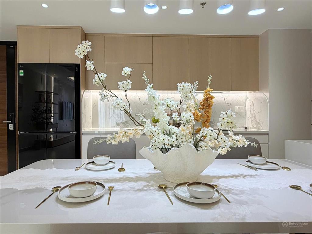 Bán căn hộ midtown 3 phòng ngủ, view sông, giá 17,3 tỷ.  0907 904 *** (zalo, viber)