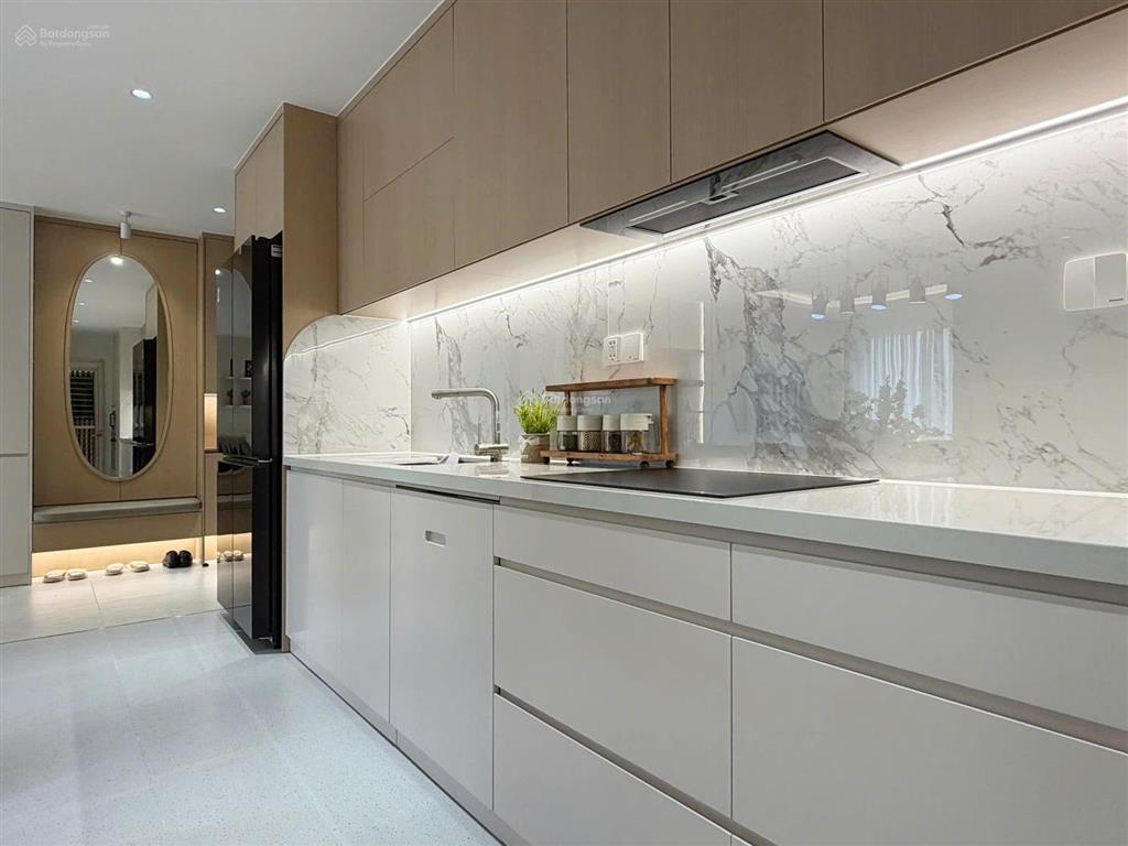 Bán căn hộ midtown 3 phòng ngủ, view sông, giá 17,3 tỷ.  0907 904 *** (zalo, viber)