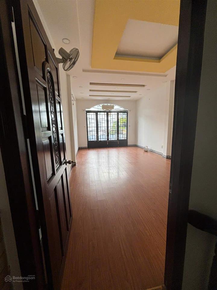 Chính chủ bán gấp nhà mt đường 26, tên lửa 4x20m, 1 trệt 2 lầu sân thượng, sát vách aeon bình tân
