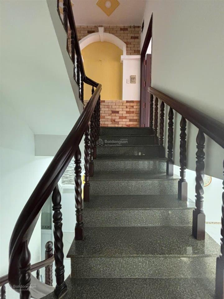 Chính chủ bán gấp nhà mt đường 26, tên lửa 4x20m, 1 trệt 2 lầu sân thượng, sát vách aeon bình tân