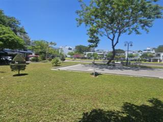 Bán cặp biệt thự đối diện công viên vcn phước hải ngang 30m giá 75tr/m2