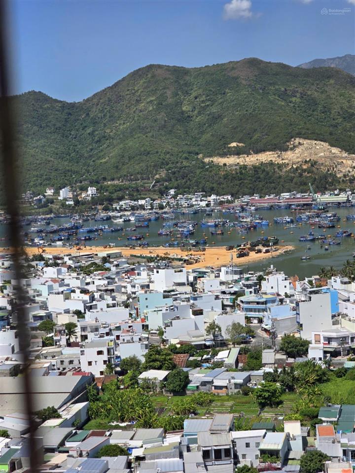 Bán chung cư ph tầng 22 view sông giá 2,22 tỷ  0977 667 *** tiến