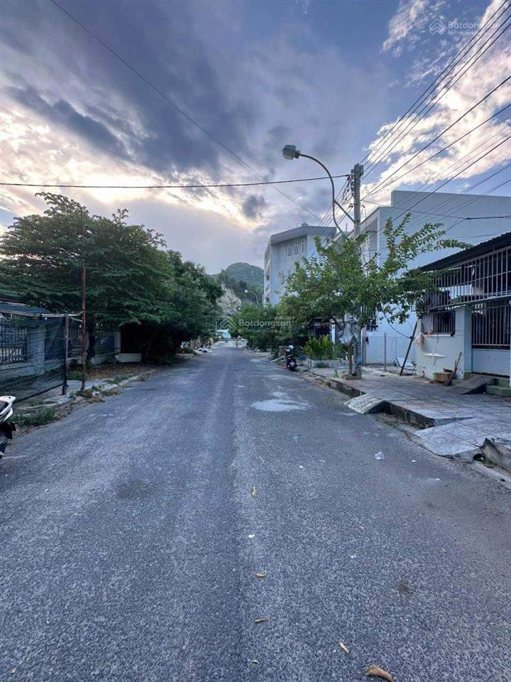 Đất mặt đường thân nhân trung 2 (vũ hữu), bắc nha trang. cách biển 600m