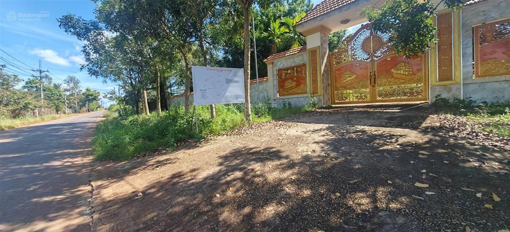 Đứa em cần tiền gửi nhờ bán giúp lô đất sổ hồng thổ cư, đường ô tô
