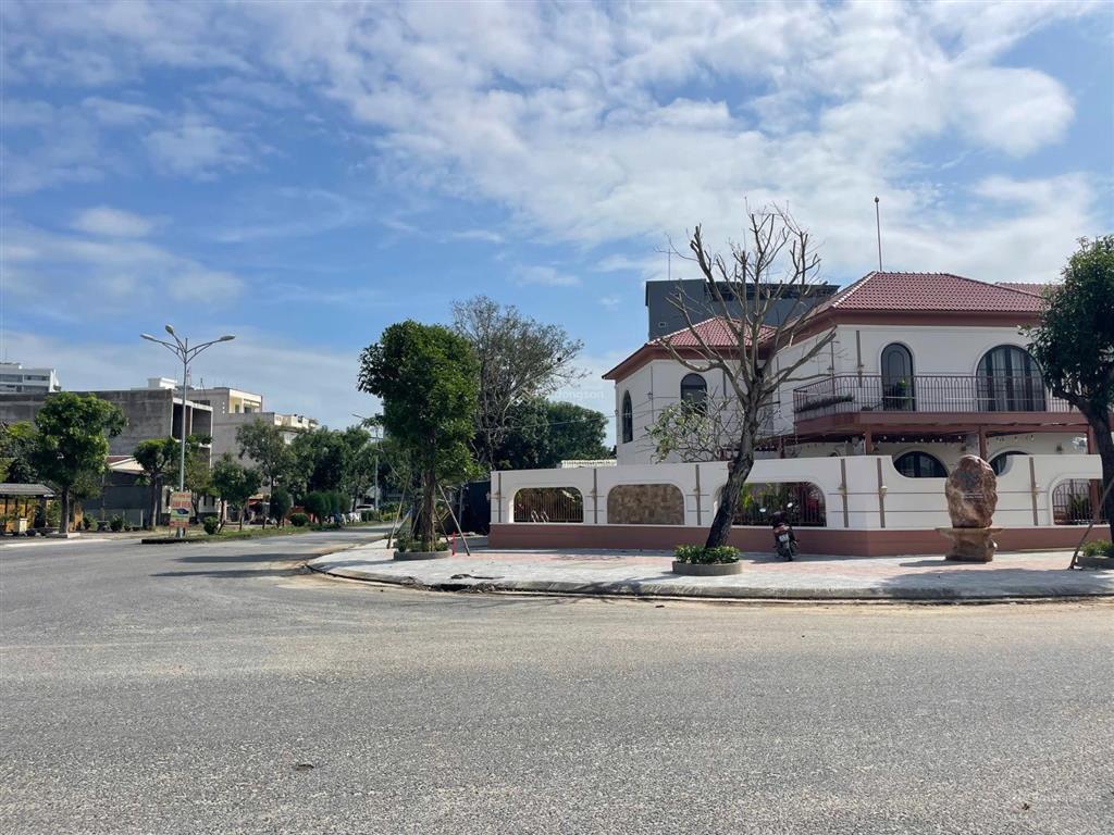 Cần bán nền biệt thự giá tốt khu đô thị, sát ngay trường đại học và bệnh viện 251m² ngang 10m