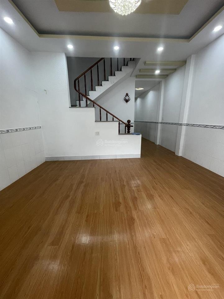 Cho thuê nhà hẻm 3m chiến lược, 5 x 14m, 1 lầu 3 phòng !