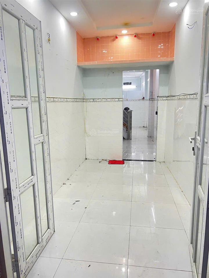 Cho thuê nhà mt lò gốm, 50m2, 3 tấm, nhà mới, giá thuê chỉ 9 triệu!