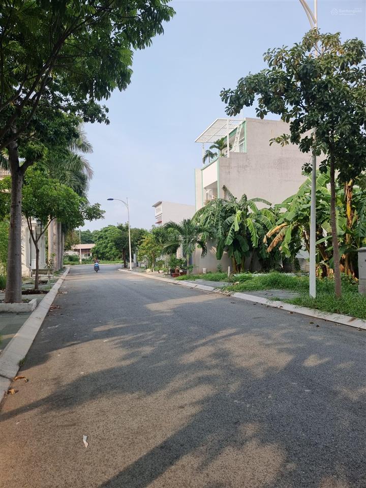 Bán lô đất 5mx17,4m = 87m2 tại khu du lịch bcr ( quận 9 cũ), đất đã có sổ hồng, giá đầu từ 55tr/m2