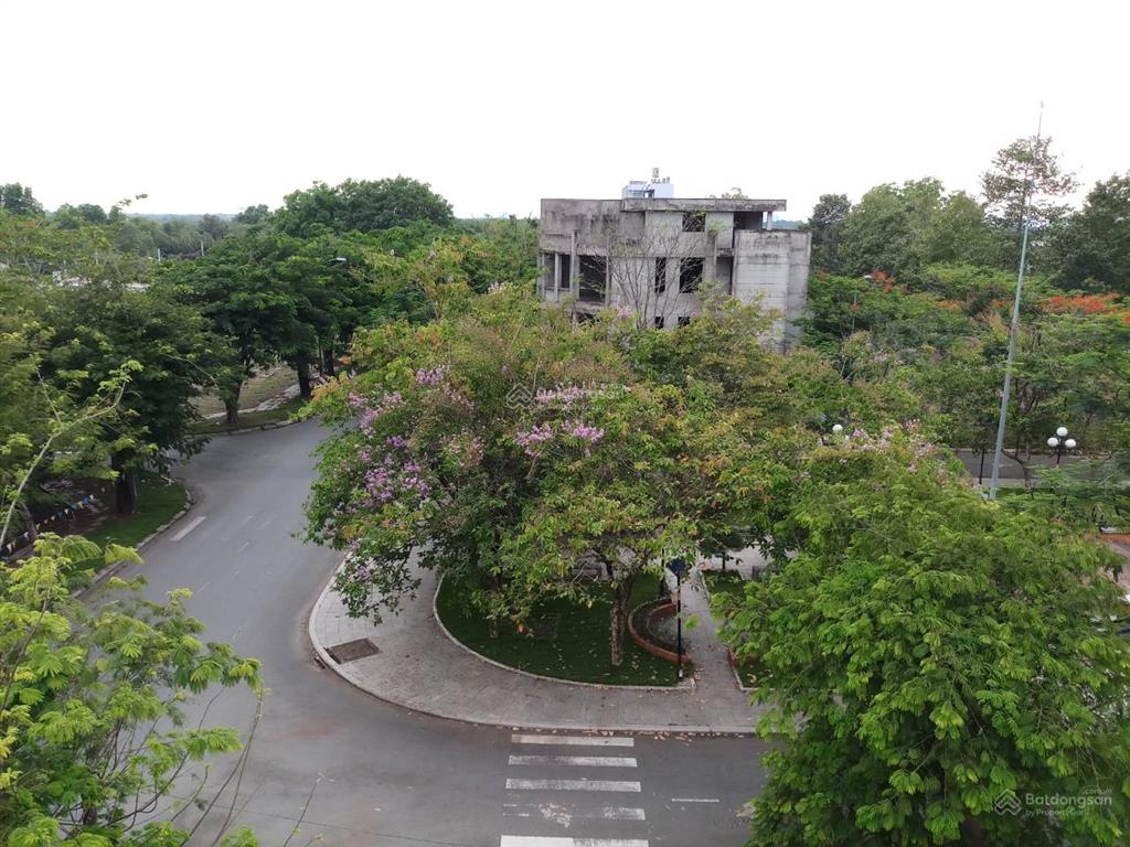 Bán lô đất 5mx17,4m = 87m2 tại khu du lịch bcr ( quận 9 cũ), đất đã có sổ hồng, giá đầu từ 55tr/m2