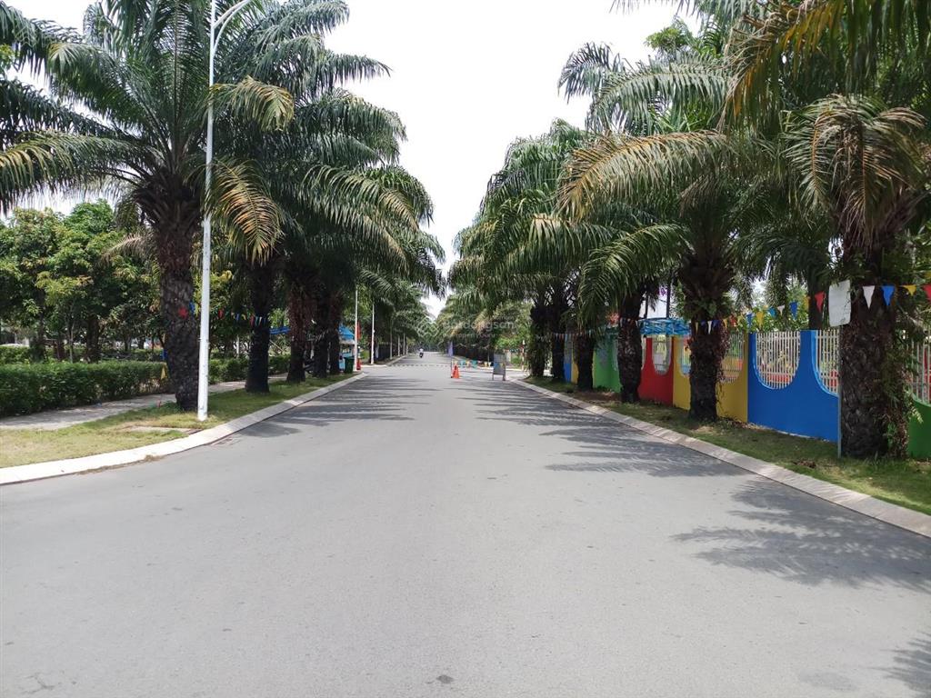 Bán lô đất 5mx17,4m = 87m2 tại khu du lịch bcr ( quận 9 cũ), đất đã có sổ hồng, giá đầu từ 55tr/m2