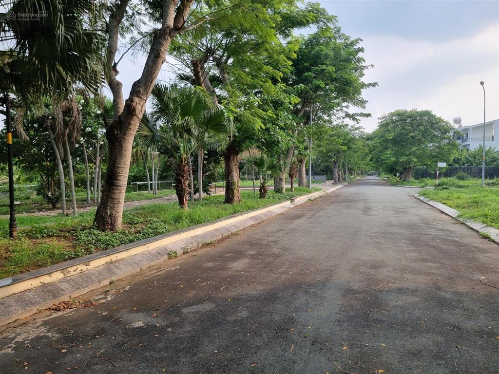 Bán lô đất 5mx17,4m = 87m2 tại khu du lịch bcr ( quận 9 cũ), đất đã có sổ hồng, giá đầu từ 55tr/m2