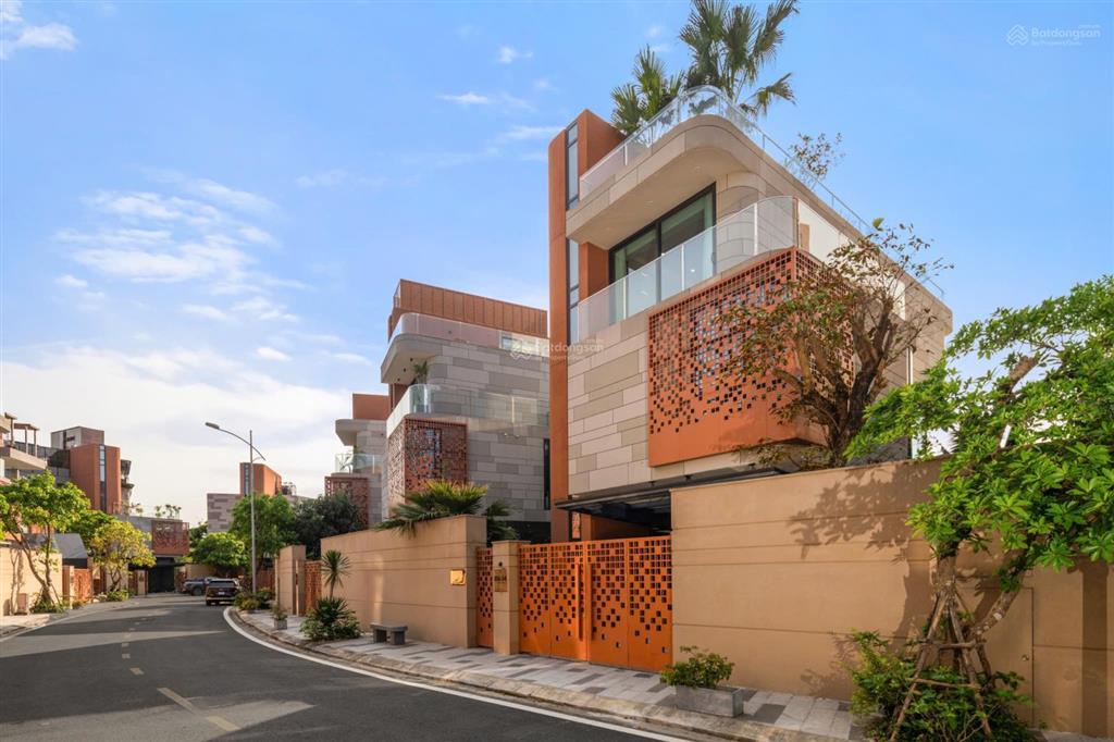Cho thuê biệt thự 3 tầng regal victoria biển nam đà nẵng đối diện sân golf brg có hồ bơi giá tốt