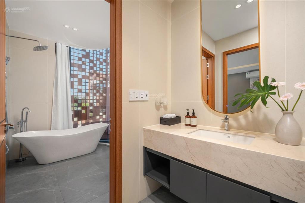Cho thuê biệt thự 3 tầng regal victoria biển nam đà nẵng đối diện sân golf brg có hồ bơi giá tốt