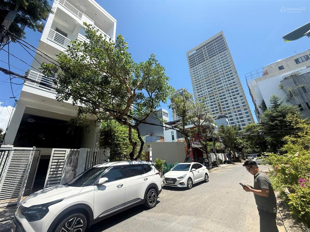 Bán nhà 5 tầng đường lê thước sát biển mỹ khê có 7 phòng cho thuê tốt giá tốt nhất thị trường
