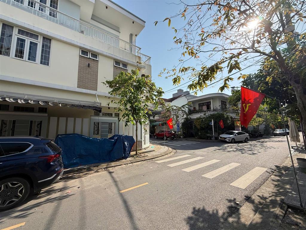 Bán nhà 3 tầng 5pn góc 2 mặt tiền sương nguyệt ánh  an cư 2 gần biển mỹ khê sầm uất