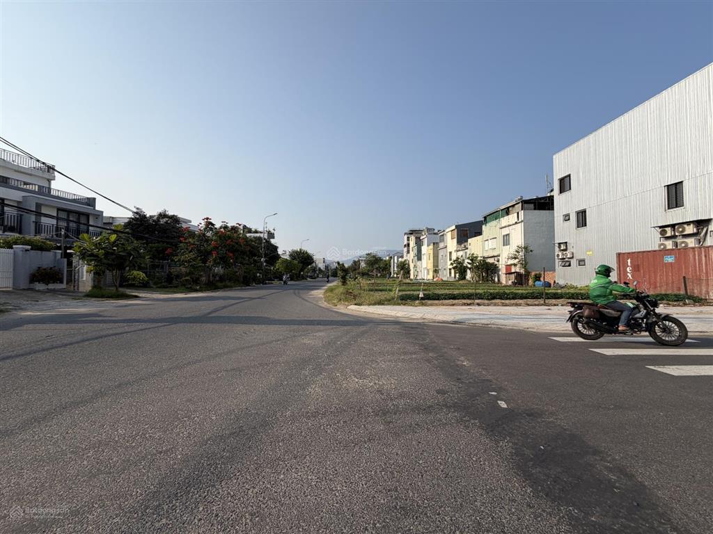 Bán lô góc hai mặt tiền 126m2 chính hữu giao đông kinh nghĩa thục ra biển 400m xây cao tầng đẹp