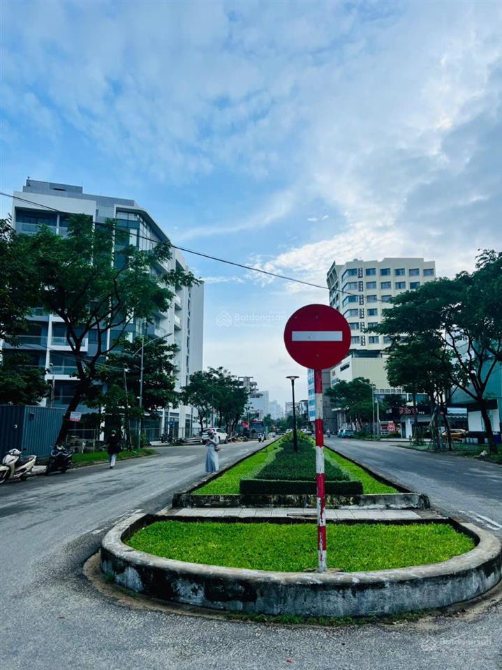 Bán lô góc 2 mặt tiền 465m2 đường lê văn quý gần biển mỹ khê được xây cao tầng xây khách sạn