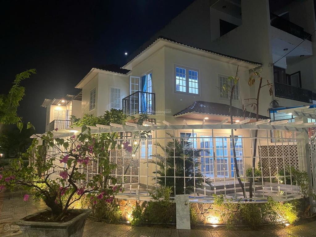 Cho thuê villa 4pn + 2 sofa bed đường anh đức kđt đầm sen hòa xuân
