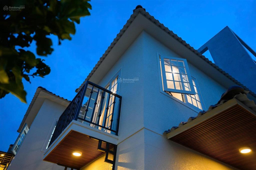 Cho thuê villa 4pn + 2 sofa bed đường anh đức kđt đầm sen hòa xuân