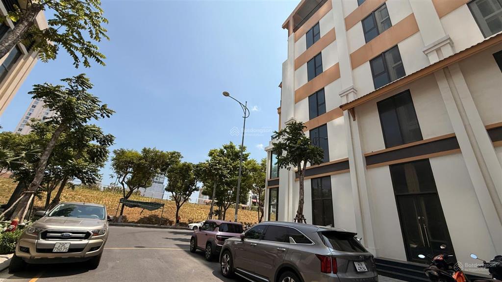 Bán shophouse 5 tầng căn góc 2 mặt tiền đường phạm hữu kính  trần thị lý đối diện tòa sun panoma2