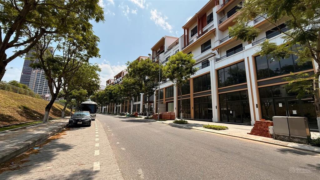 Bán shophouse 5 tầng căn góc 2 mặt tiền đường phạm hữu kính  trần thị lý đối diện tòa sun panoma2