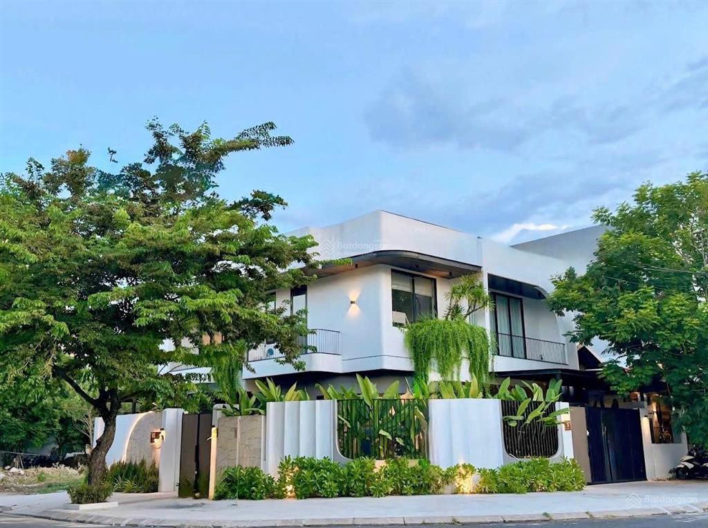 Bán villa 2 mặt tiền nguyễn đình hoàn full nội thất cao cấp sơn trà bên sông hàn cho thuê tốt