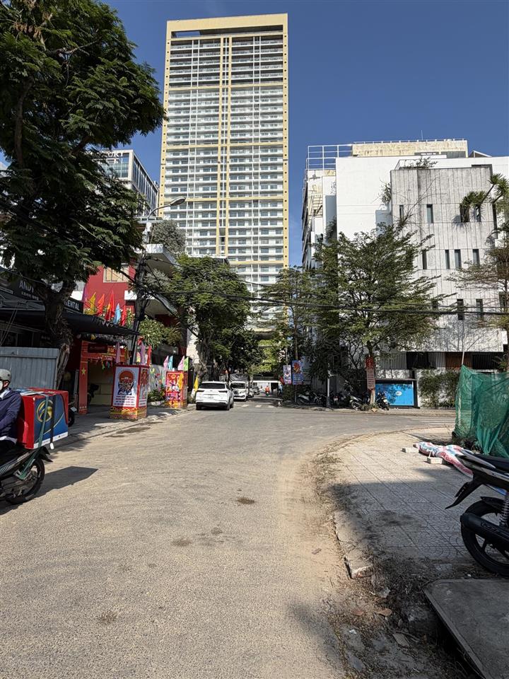 Bán lô đất 103m2 đường lê mạnh trinh biển mỹ khê khu vực sầm uất khách du lịch giá tốt biển