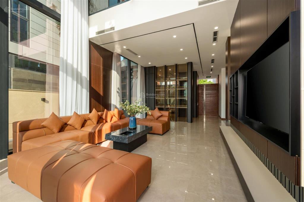 Cho thuê villa regal victoria 5pn 600m2  view sông gần biển đối diện cocobay đà nẵng