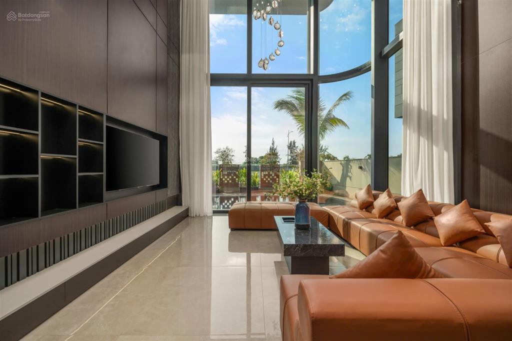 Cho thuê villa regal victoria 5pn 600m2  view sông gần biển đối diện cocobay đà nẵng