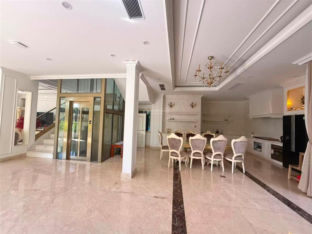 Cho thuê biệt thự biển 5 tầng view trực diện biển mỹ khê đà nẵng 8 phòng ngủ full nội thất cao cấp