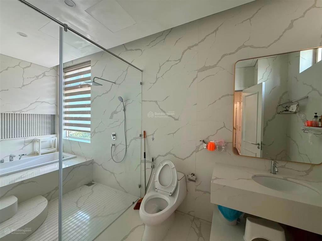 Cho thuê biệt thự biển 5 tầng view trực diện biển mỹ khê đà nẵng 8 phòng ngủ full nội thất cao cấp