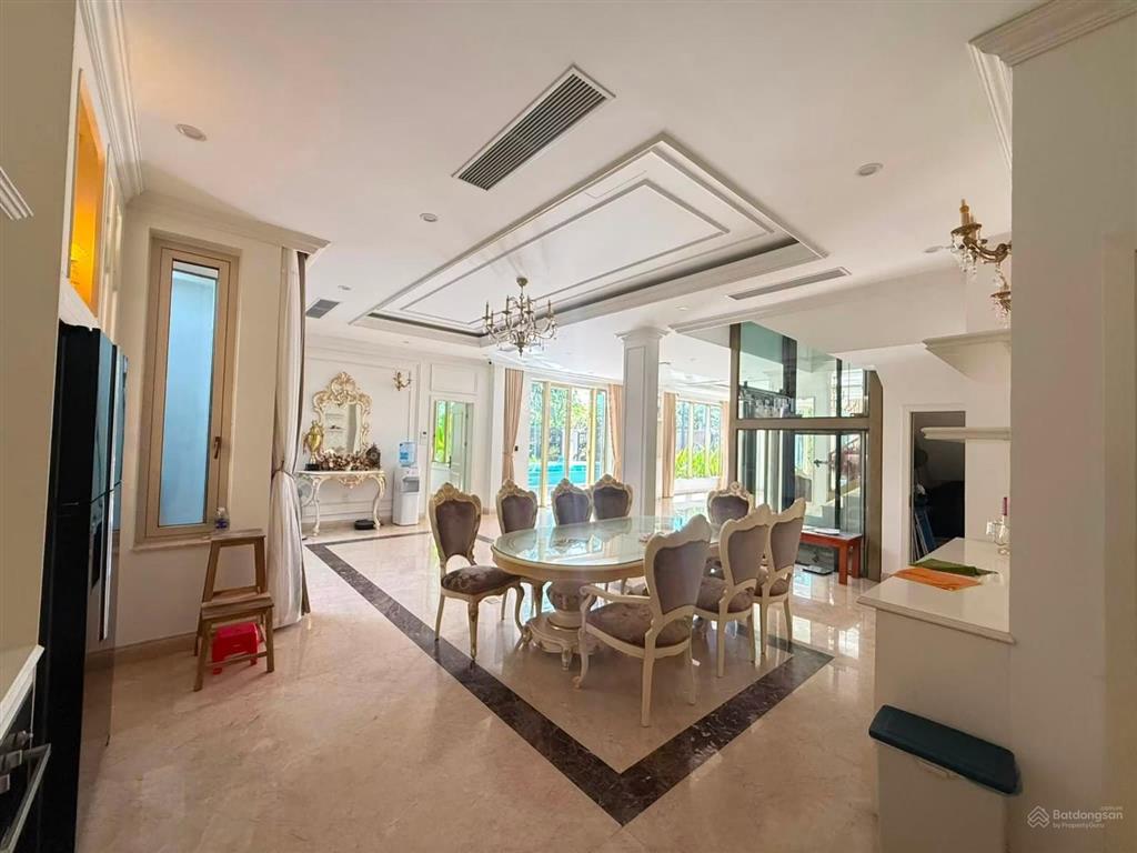 Cho thuê biệt thự biển 5 tầng view trực diện biển mỹ khê đà nẵng 8 phòng ngủ full nội thất cao cấp