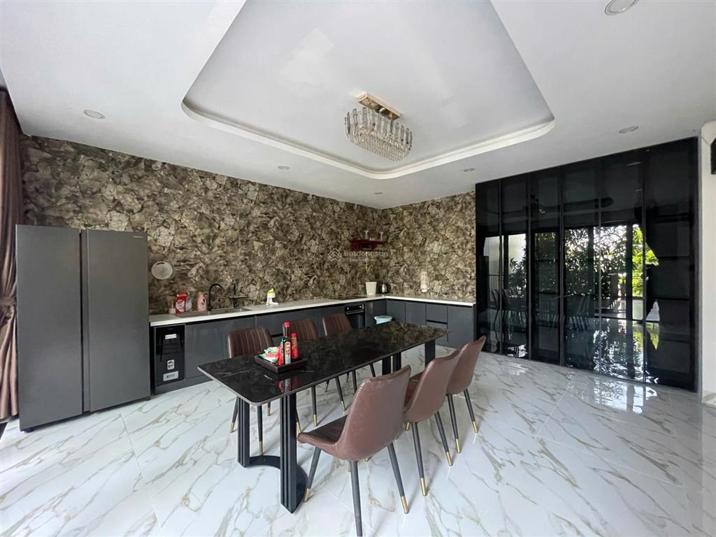 Bán villa 3 tầng mặt tiền đường anh thơ kđt nam việt á đà nẵng giá rẻ hơn thị trường vài tỷ