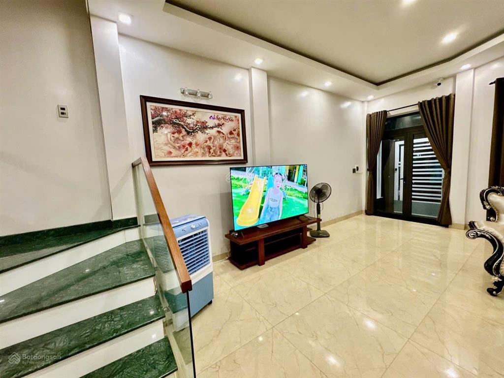 Cho thuê nhà 4 tầng 7pn góc 2 mặt tiền cao bá quát trung tâm gần chợ đêm sơn trà ra sông hàn 100m