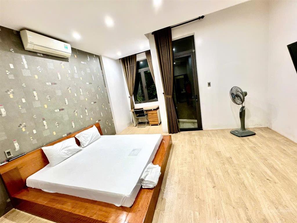 Cho thuê nhà 4 tầng 7pn góc 2 mặt tiền cao bá quát trung tâm gần chợ đêm sơn trà ra sông hàn 100m