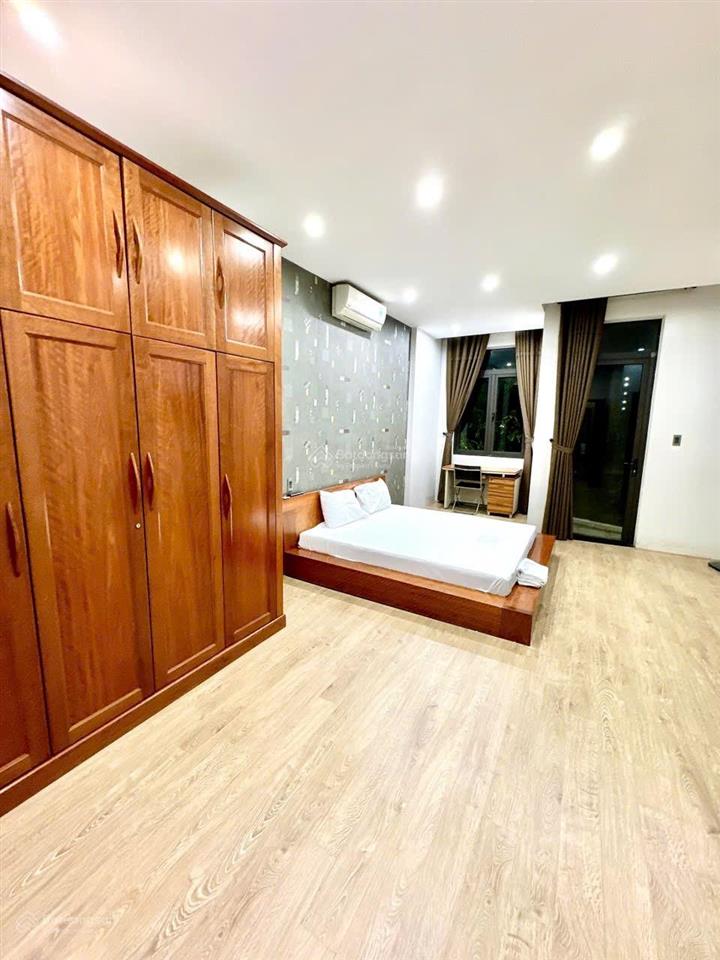 Cho thuê nhà 4 tầng 7pn góc 2 mặt tiền cao bá quát trung tâm gần chợ đêm sơn trà ra sông hàn 100m