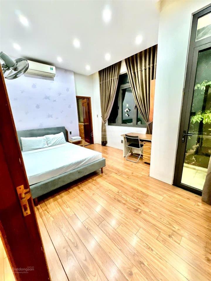 Cho thuê nhà 4 tầng 7pn góc 2 mặt tiền cao bá quát trung tâm gần chợ đêm sơn trà ra sông hàn 100m