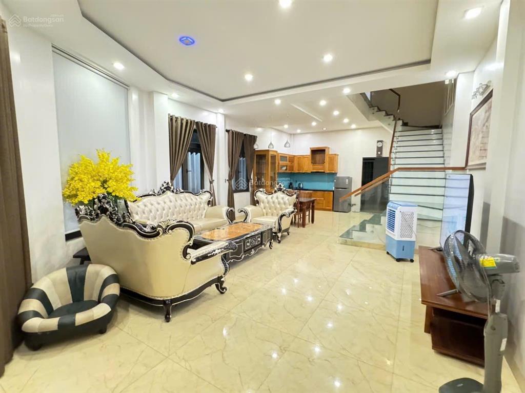 Cho thuê nhà 4 tầng 7pn góc 2 mặt tiền cao bá quát trung tâm gần chợ đêm sơn trà ra sông hàn 100m